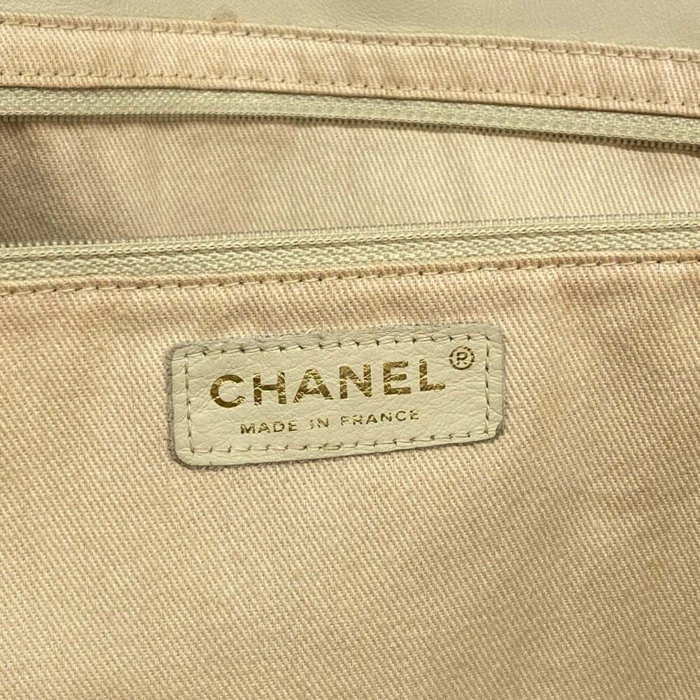 CHANEL Cream Lambskin Leather Tote Bag - Picture 5 of 13